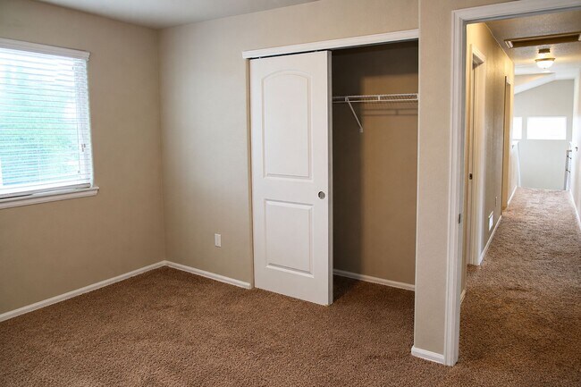Building Photo - 1506 Dryland St