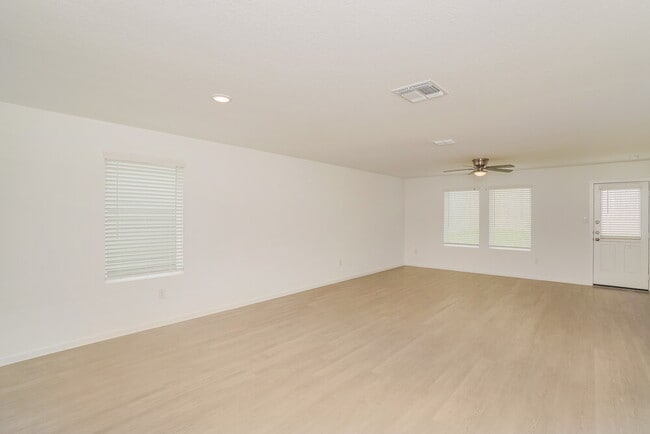 Building Photo - 15491 Jake Xing