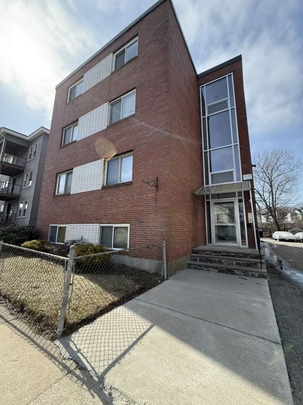 Building Photo - 565 Hyde Park Ave