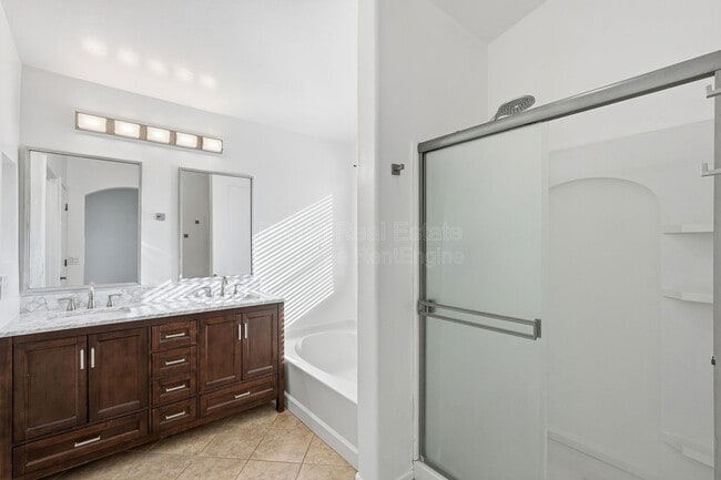 Building Photo - 7159 S Providence Dr