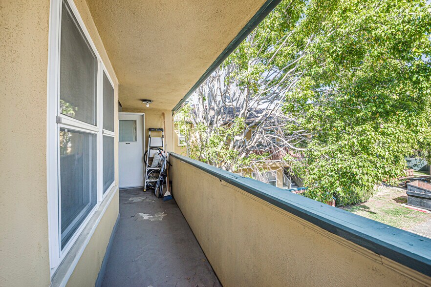 Building Photo - 8754.5 Belford Ave