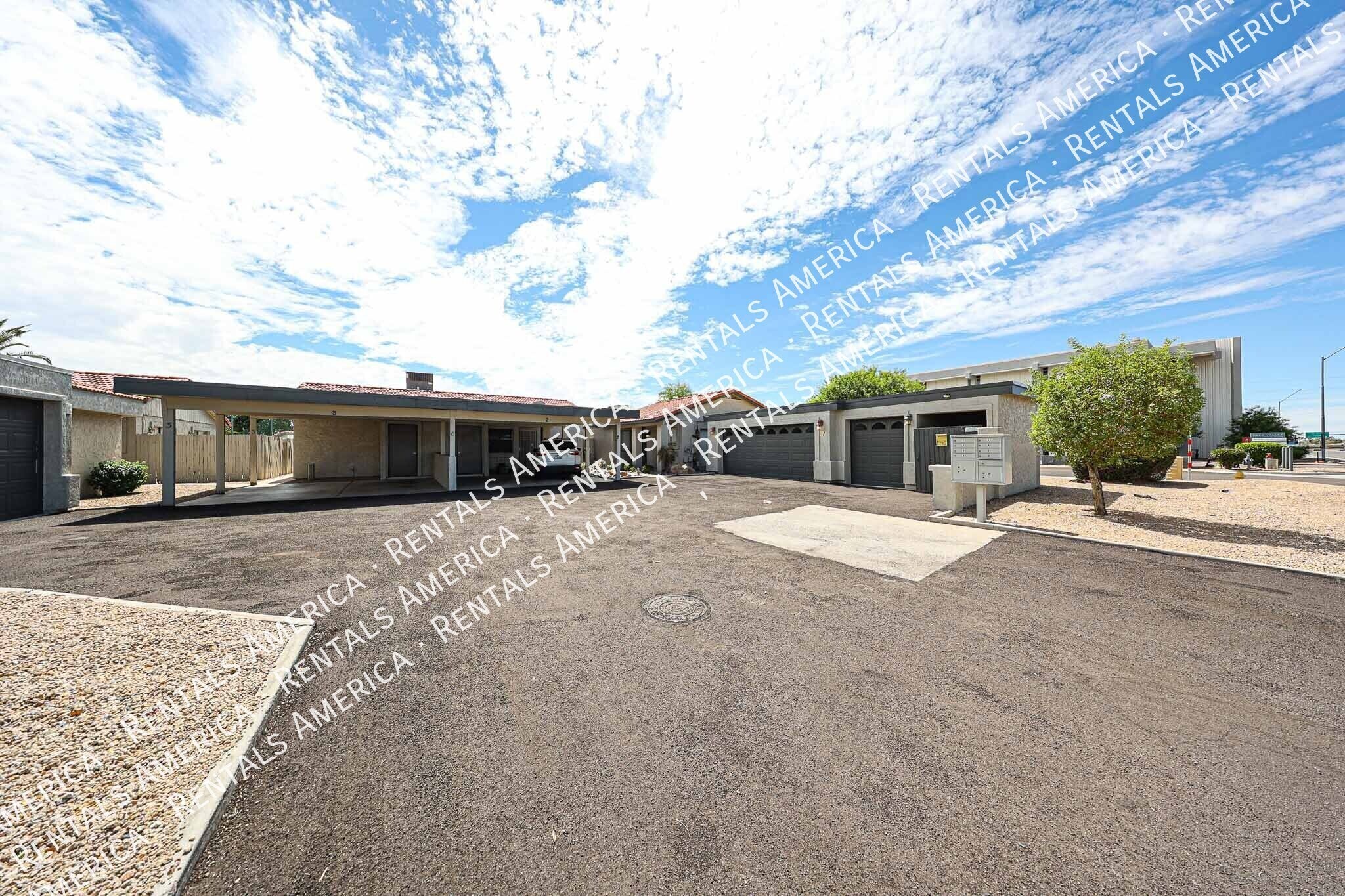 Building Photo - 2507 W Greenway Rd