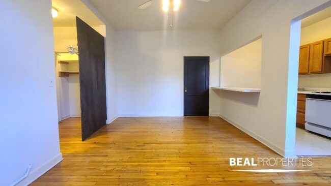 Building Photo - 0 bedroom in CHICAGO IL 60657