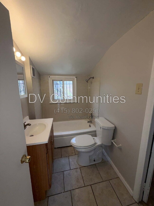 Building Photo - 3417 Storer Ave