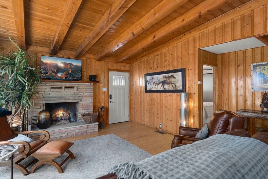 Building Photo - 402 4th St