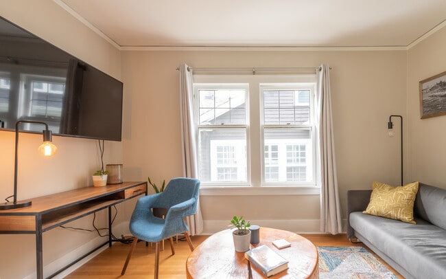 Building Photo - 1942 Boyer Ave E