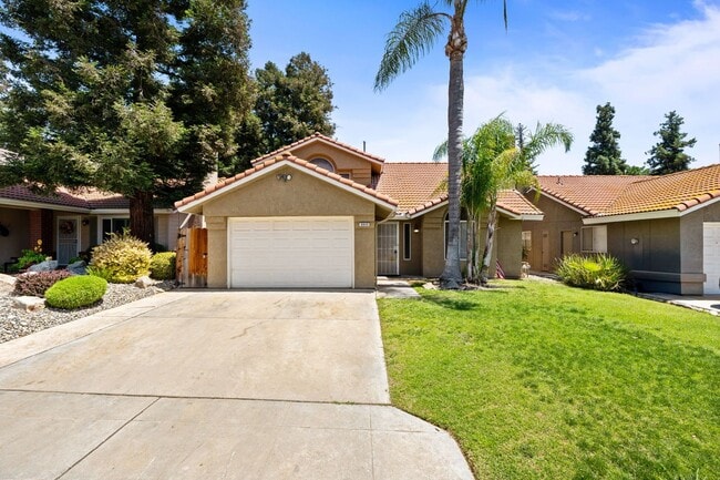 Primary Photo - Charming home located in Clovis Unified Sc...