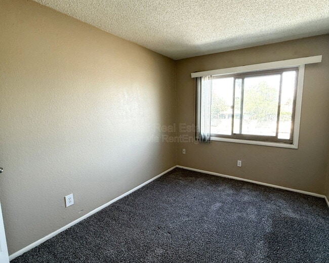Building Photo - 5244 W Lynwood St