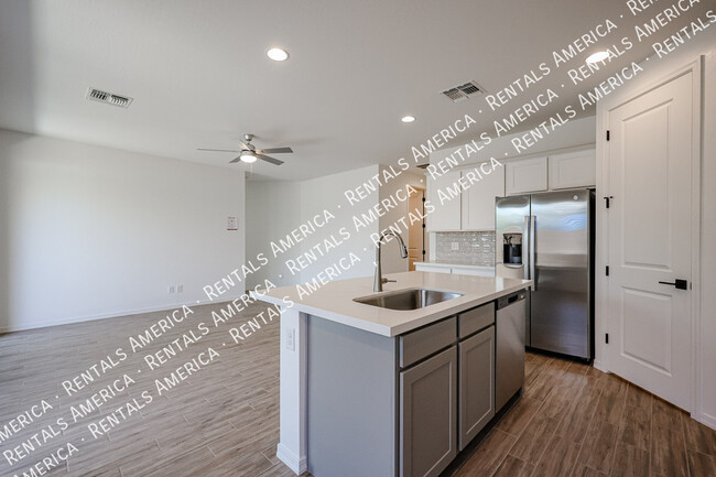 Building Photo - 4841 S Carver-