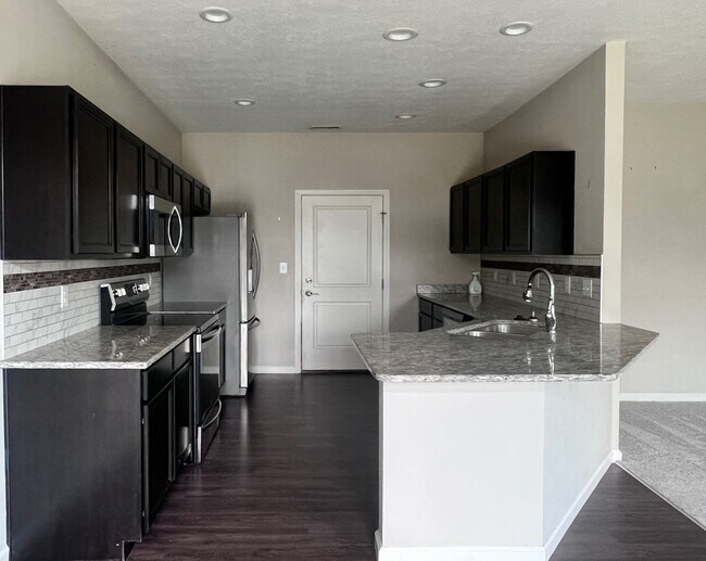 Building Photo - Newer Ranch Home in Avalon Bluff - 3 Bedrooms Plus a Den