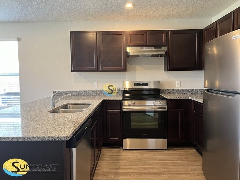 Building Photo - 617 Century 21 Dr