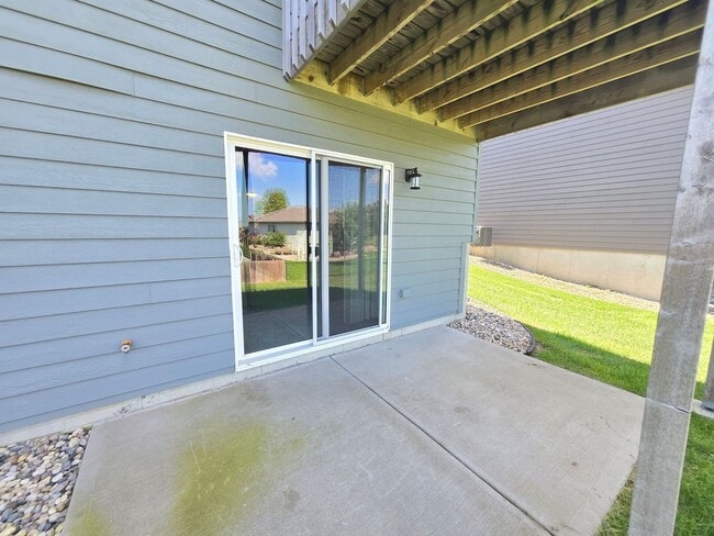 Building Photo - East Sioux Falls 4 Bed, 3 Bath Walkout Twi...