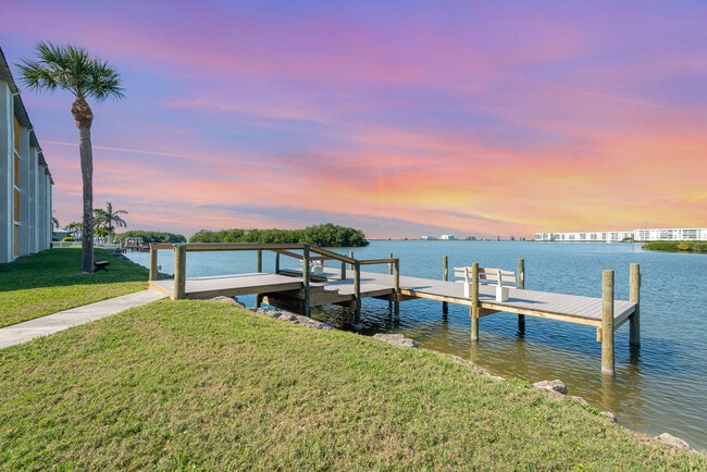Building Photo - 200 S Banana River Blvd