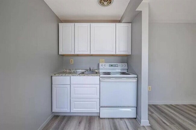 Building Photo - 171 Loudon Rd