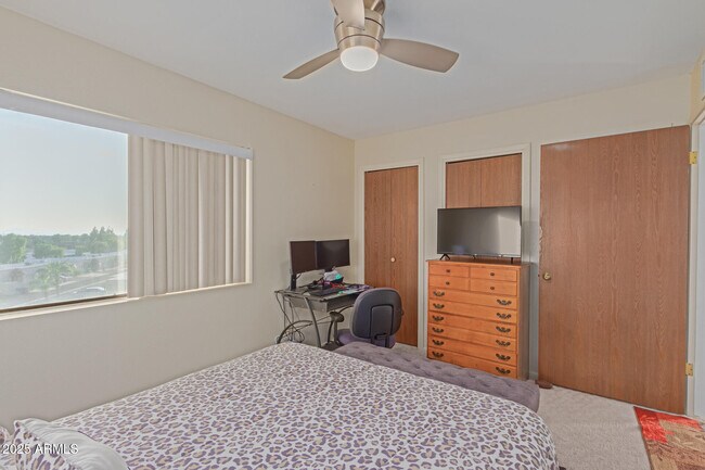 Building Photo - 425 S Parkcrest