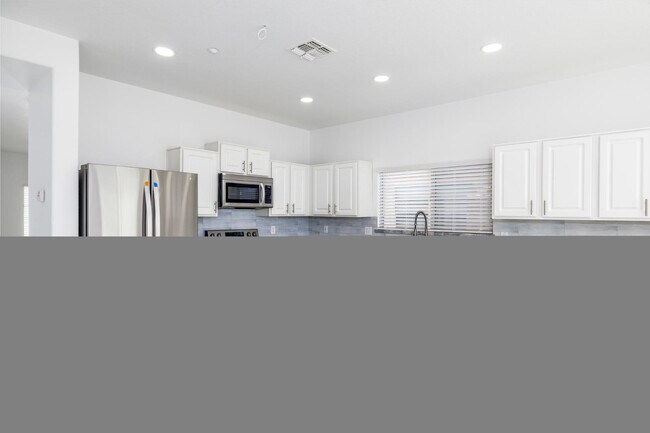 Building Photo - 7500 E Deer Valley Rd