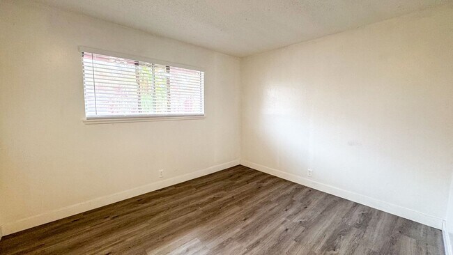 Building Photo - 50 Shadow Ln