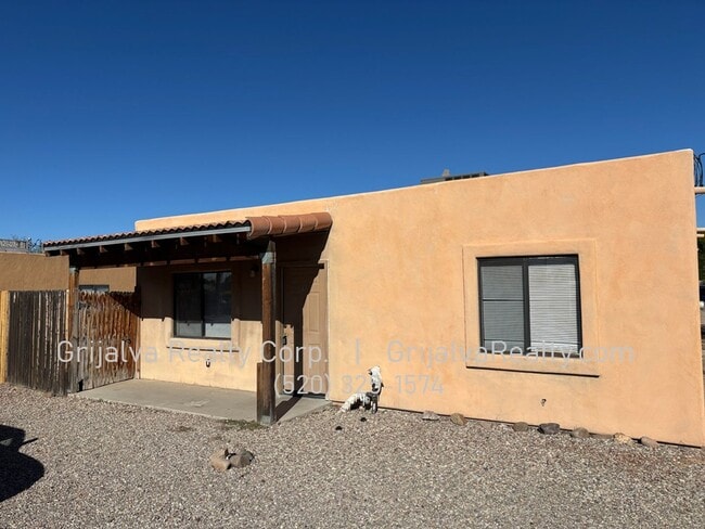 Building Photo - 3641 E Monte Vista Dr