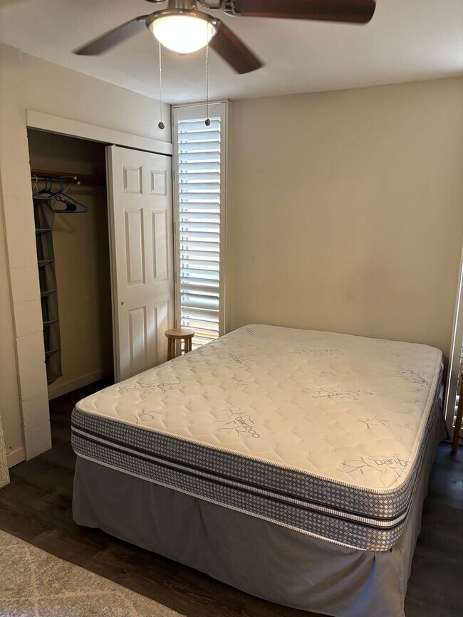 Building Photo - AVAILABLE NOW. Electric included. Furnishe...