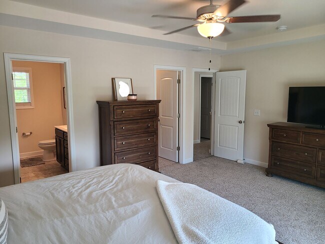 Building Photo - 3 Bedroom, 2.5 bath unfurnished home in Hampstead near Surf City