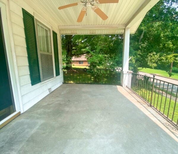 Building Photo - "Charming 2-Bedroom with 2 Full Baths in t...