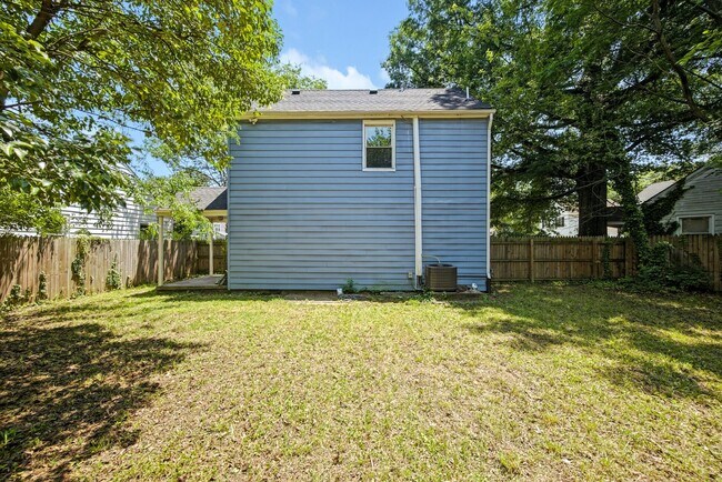 Building Photo - 819 19th Pl