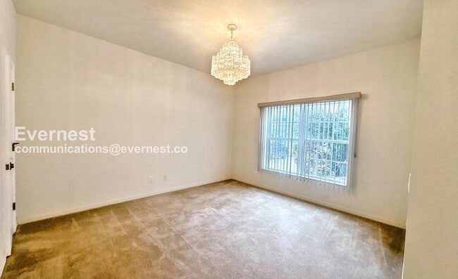 Building Photo - SPECIAL PROMOTION / Modern 4-Bedroom Home with Attached Garage / Pet-Friendly / Vouchers Accepted...