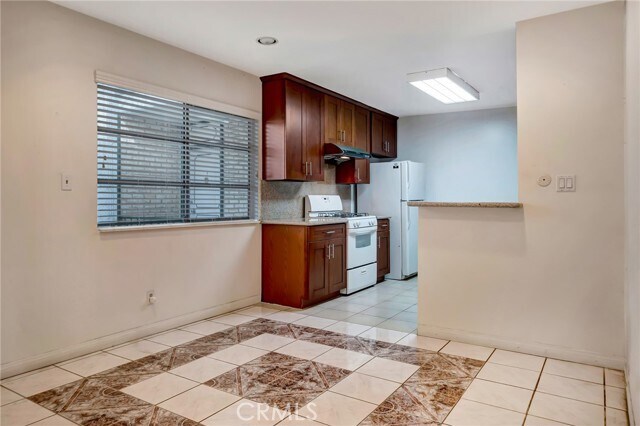 Building Photo - 5315 Zelzah Ave