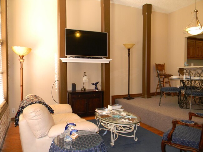 Building Photo - 2315 The Strand