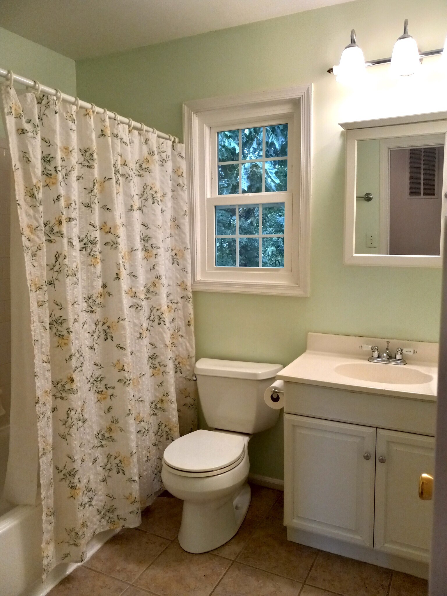 Upstairs full bath - 6146 Franconia Station Ln