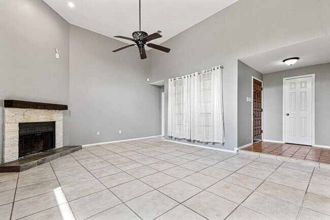 Building Photo - 8814 Pine Forest Dr