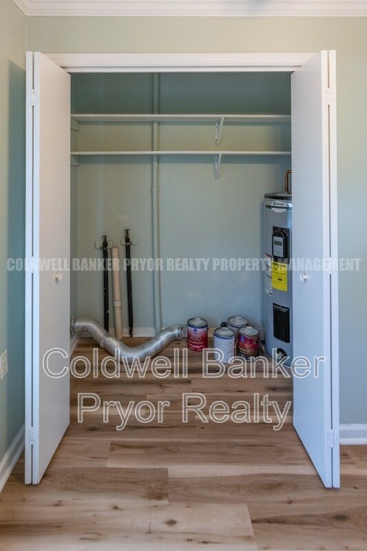 Building Photo - 323 Walsh Rd