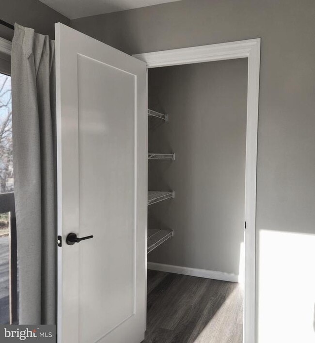 Building Photo - 16 Pickwick Pl