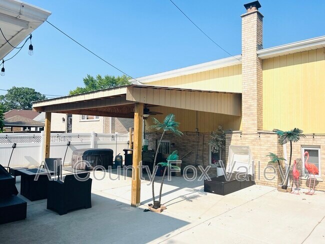 Building Photo - 9224 S Turner Ave