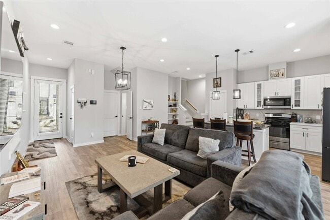 Building Photo - 417 Stonework Garden Ln