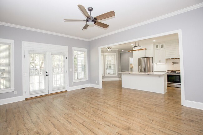 Building Photo - "Spacious and Inviting 2620 sq. ft. Home i...