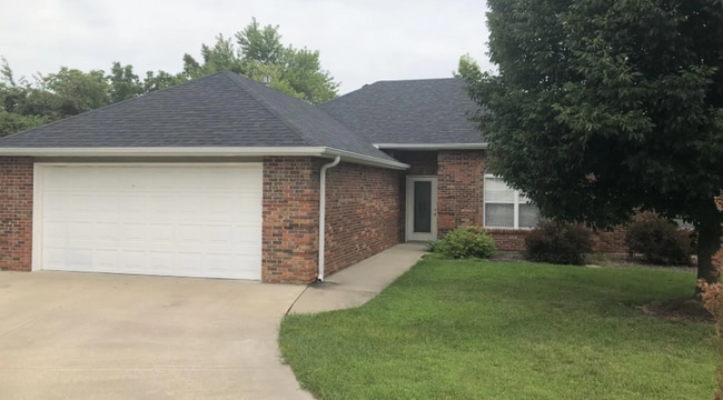 Primary Photo - 3 Bed 2 Bath Home