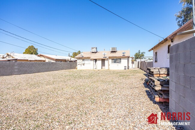 Building Photo - Charming One-Bedroom Duplex