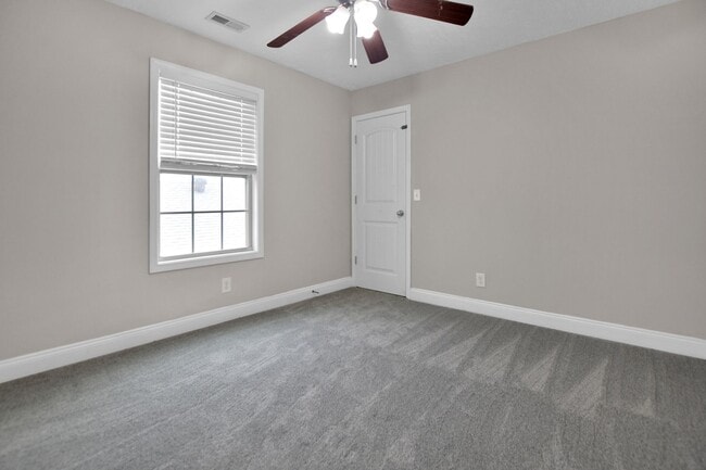 Building Photo - Pet Friendly Four Bedroom!