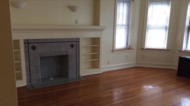 Building Photo - 7937 S Wood St