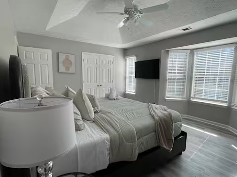 Building Photo - 5690 Hampton Ct