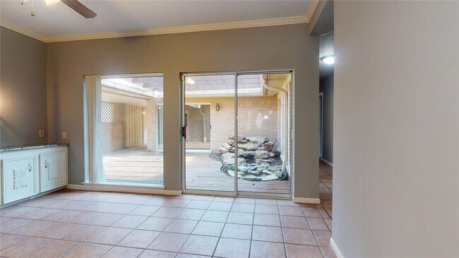 Building Photo - 12618 Misty Valley Dr