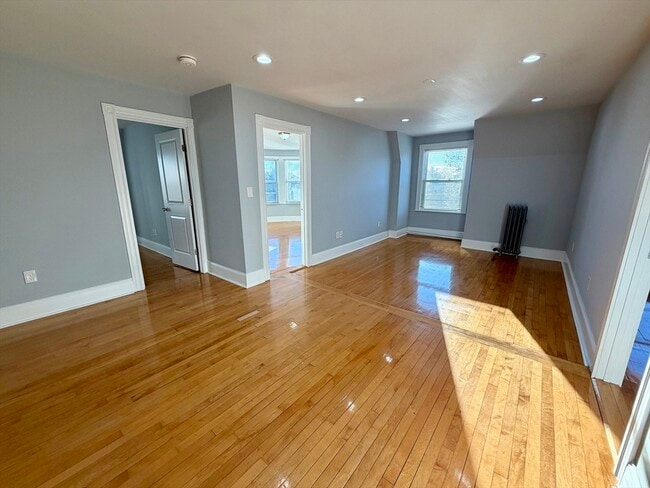 Building Photo - 437 High St