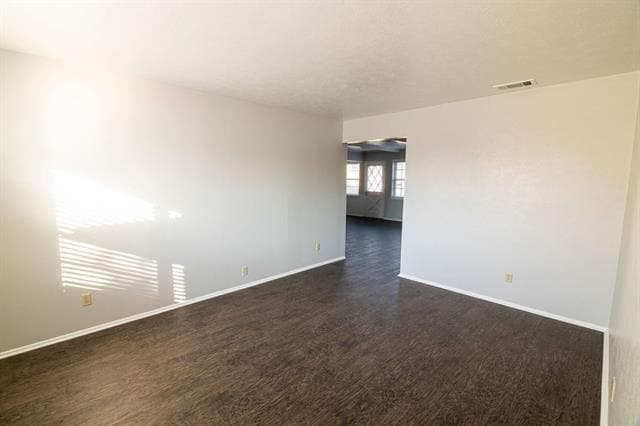 Building Photo - 704 Kindred Ln