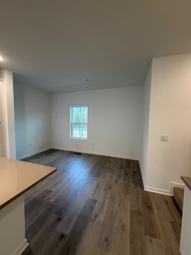 Building Photo - 40 Basswood St