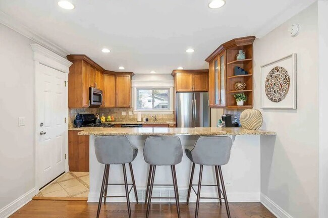 Building Photo - 408 N Windsor Dr