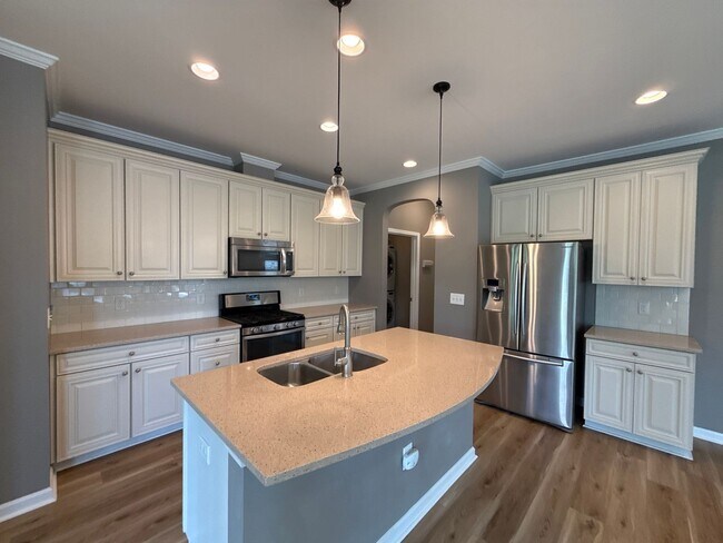 Building Photo - 5818 Glenmore Garden Dr