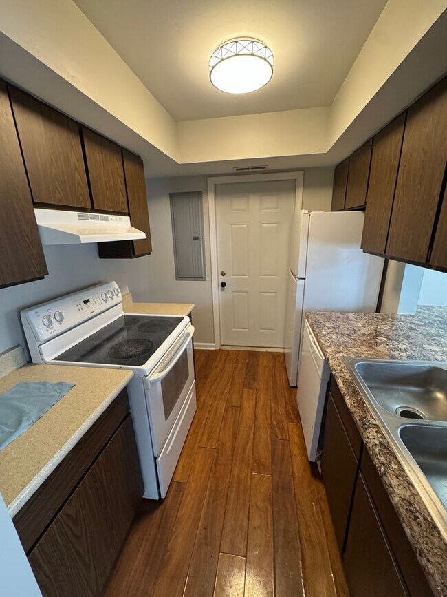 Building Photo - 5028 Woodmark Dr