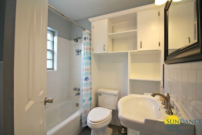 Building Photo - Spacious Poquito Bayou Home