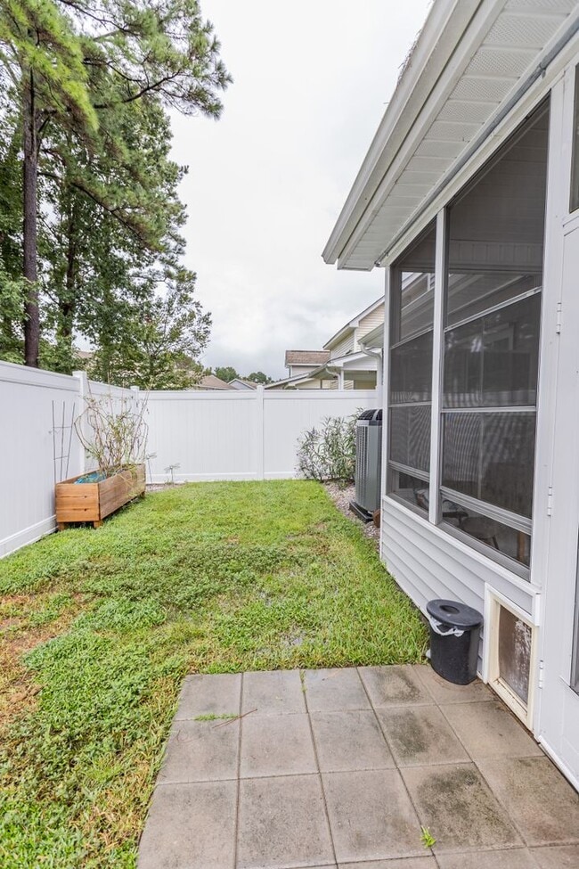 Building Photo - 3 Bedroom 2.5 Bath Townhouse in Grand Oaks...